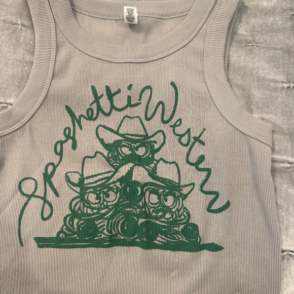 Graphic tank - Picture 1 of 2